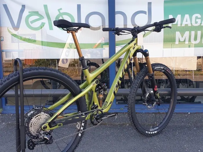 REV Bikes magasin de vélo à Cognac Pivot Switchblade