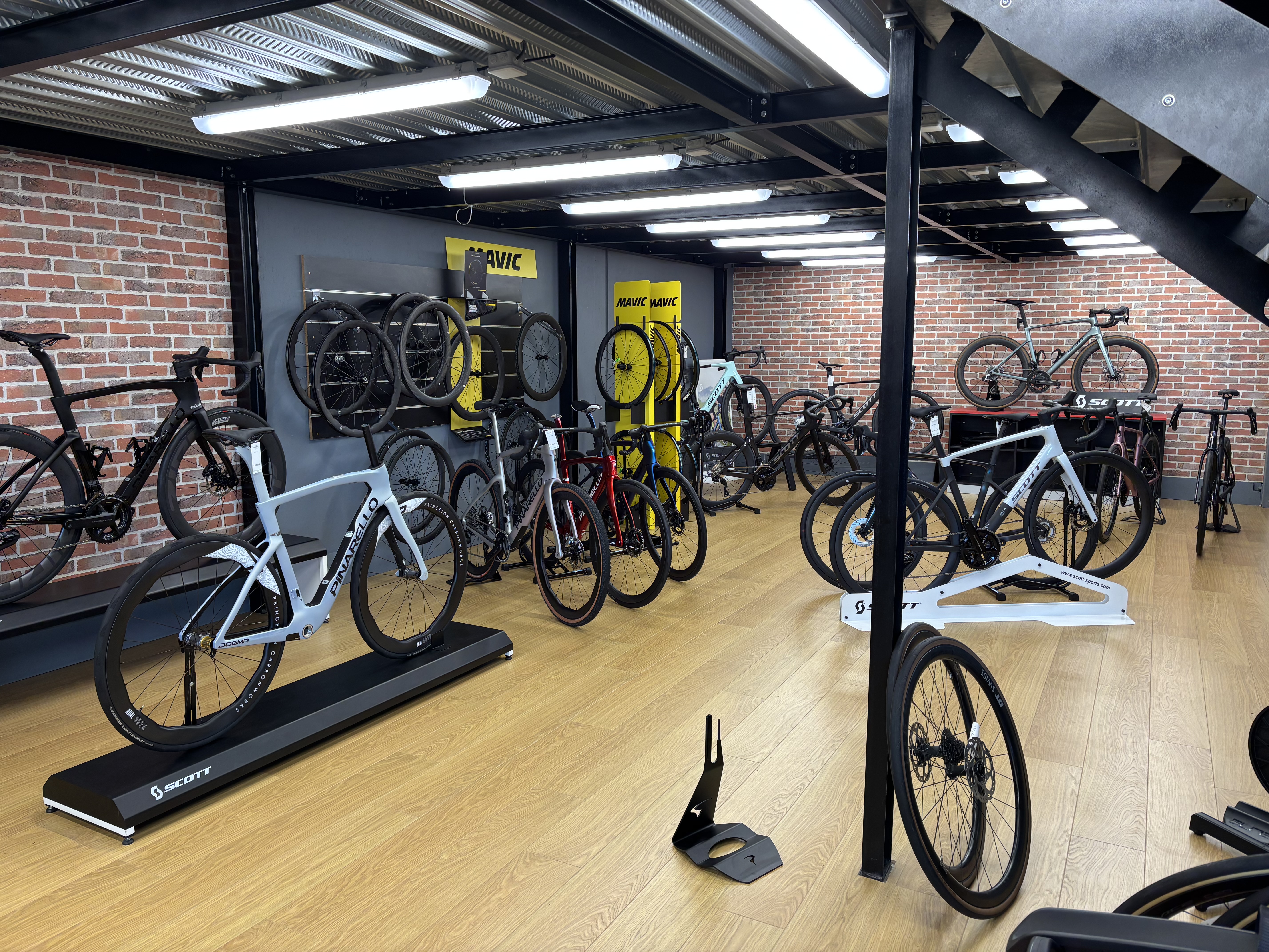 Lanvollon Cycles magasin de vélo à Lanvollon 2. Partie vélo de route 