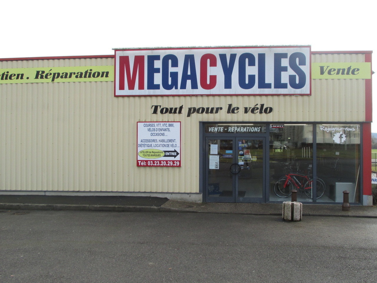 Megacycles magasin de vélo à Laon facade magasin