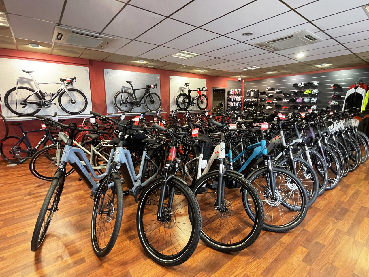Cycles Chedaleux magasin de vélo à Caudan Surface de vente